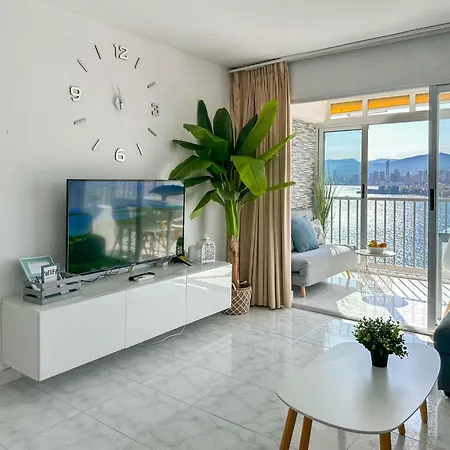 Balcon Al Mediterraneo Y Skyline De ベニドルム