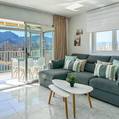 Balcon Al Mediterraneo Y Skyline De アパート *