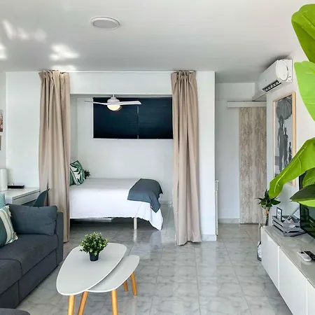 Balcon Al Mediterraneo Y Skyline De *