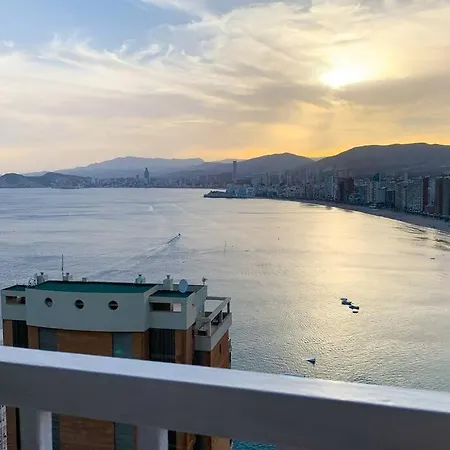 Balcon Al Mediterraneo Y Skyline De * ベニドルム