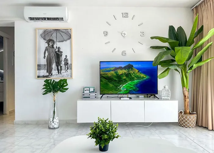 Balcon Al Mediterraneo Y Skyline De شقة