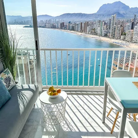 Balcón Al Mediterráneo Y Skyline De Apartamento Benidorm