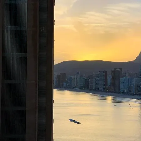 Balcón Al Mediterráneo Y Skyline De Apartamento Benidorm